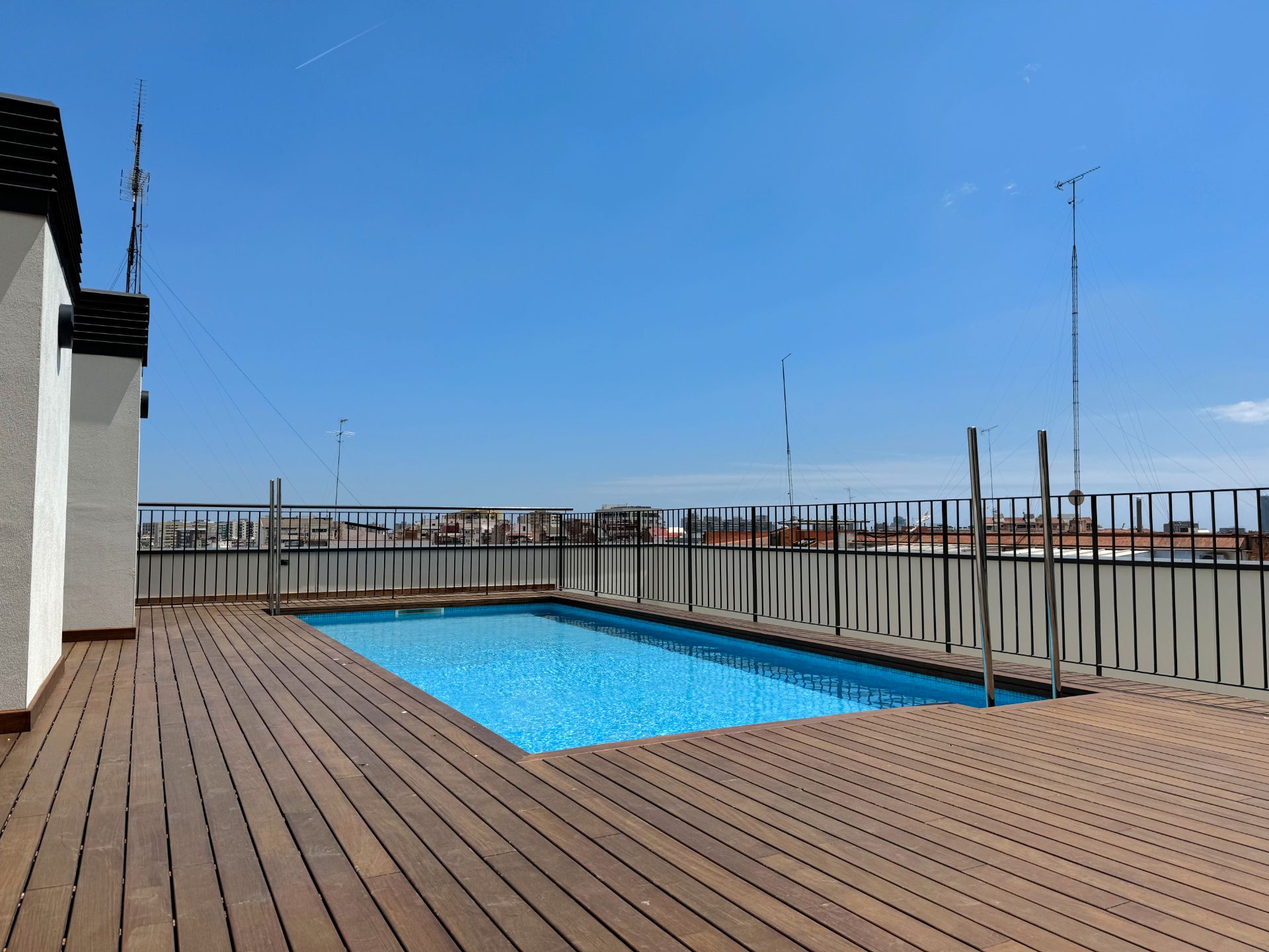 Piscina de Dúplex en venda en  Barcelona Capital amb Aire condicionat, Calefacció i Alarma