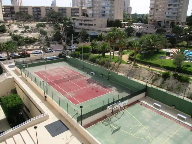 Vista exterior de Apartamento de alquiler en El Campello con Terraza, Piscina y Amueblado