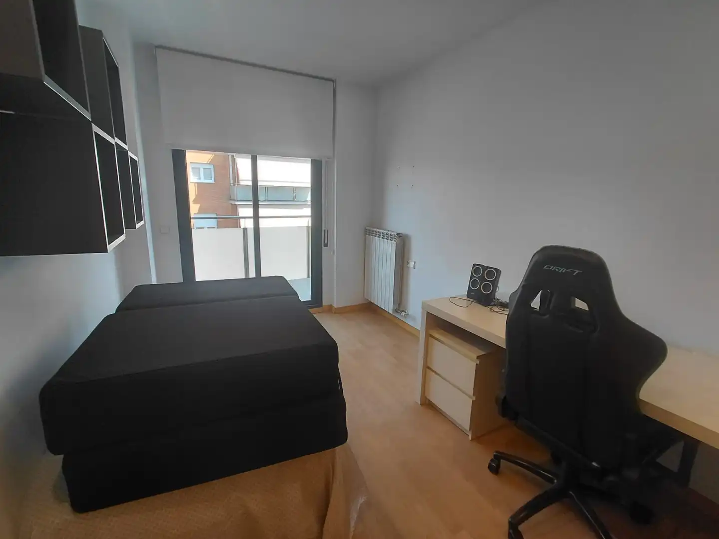 Bedroom of Flat for rent in Girona  with Air Conditioner, Heating and Balcony