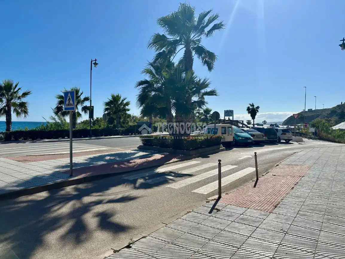 Vista exterior de Local en venta en Torrox