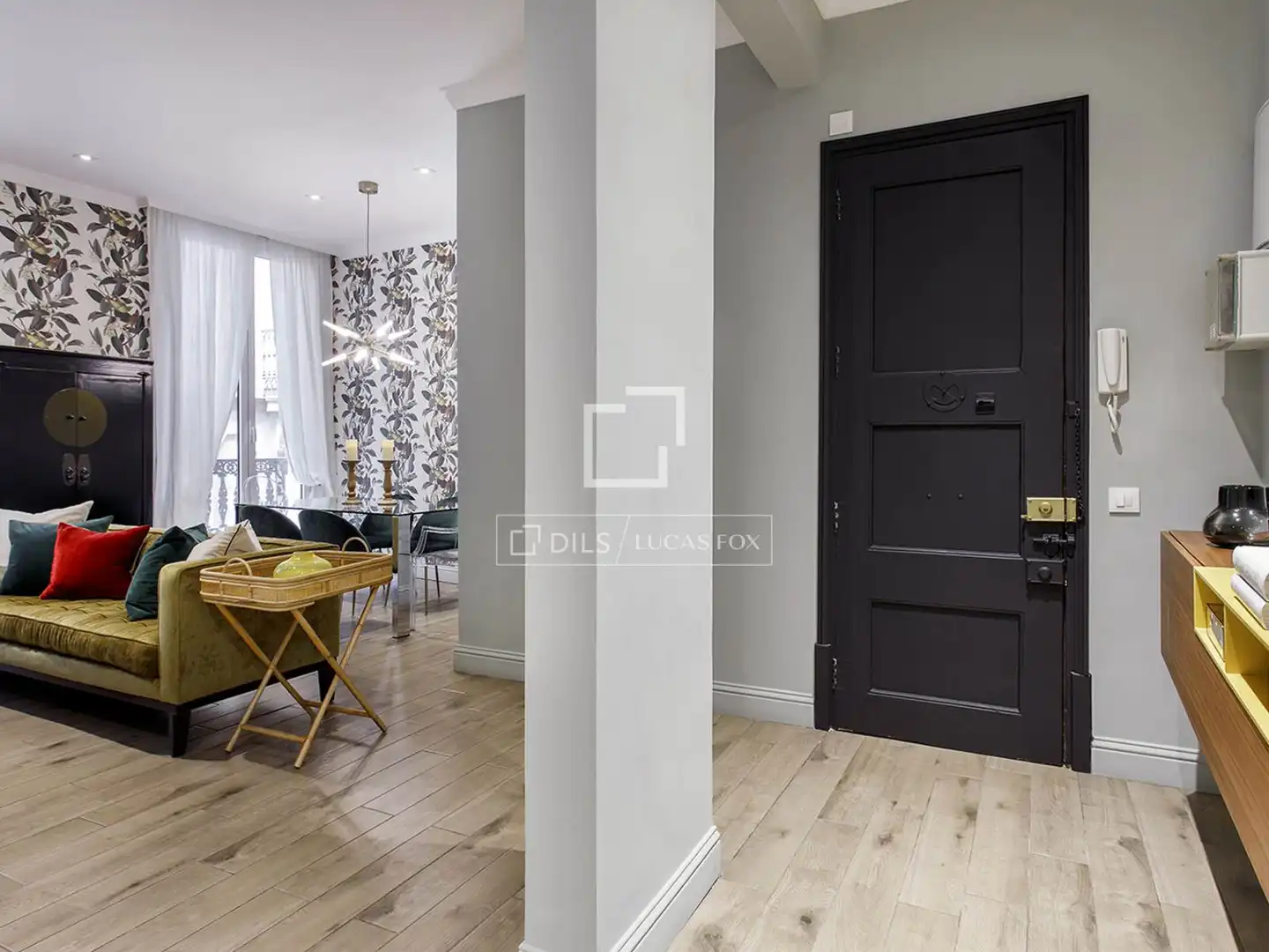 Flat for sale in Barcelona  with Air Conditioner, Heating and Furnished