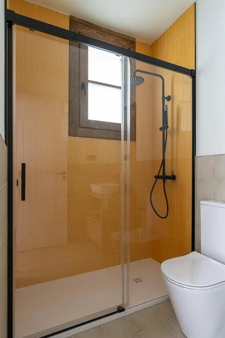 Baño de Piso de alquiler en Barcelona con Aire acondicionado, Calefacción y Amueblado