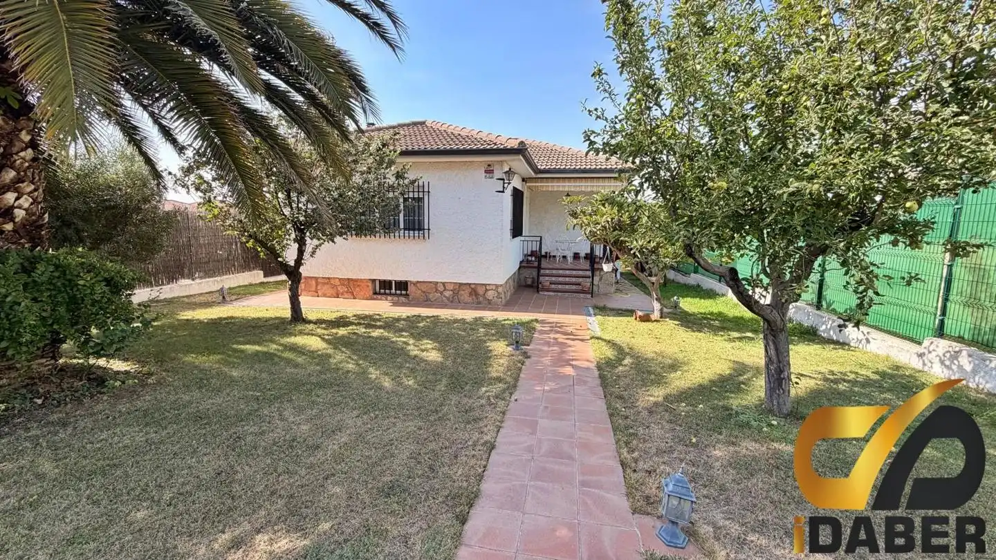 Exterior view of Houses for sale in Carranque  with Air Conditioner, Heating and Private garden