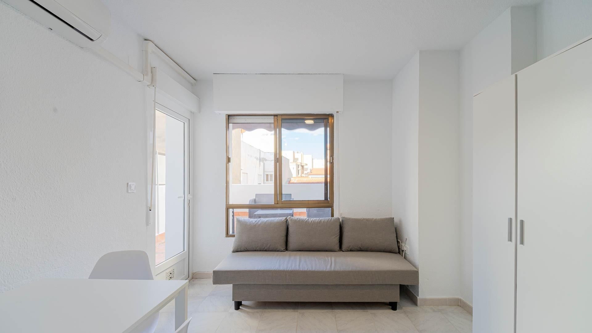 Bedroom of Study for sale in Torrevieja  with Air Conditioner, Terrace and Furnished