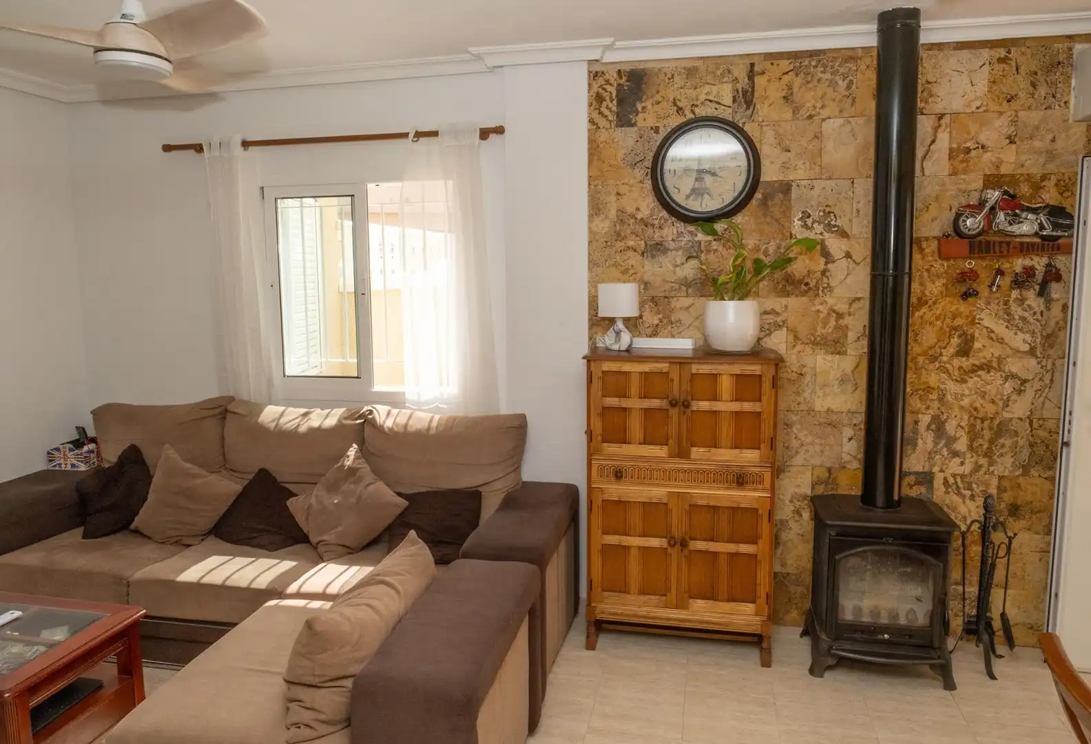 Sala d'estar de Casa adosada en venda en Orihuela amb Aire condicionat, Calefacció i Jardí privat