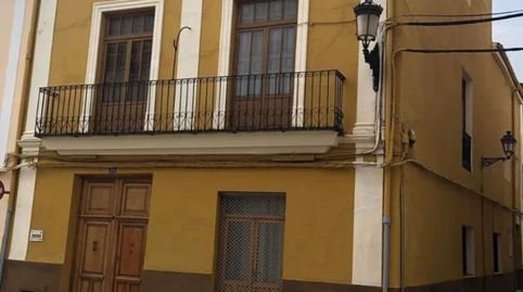 Elegante Casa Semireformada en Ayora Oportunidad Única