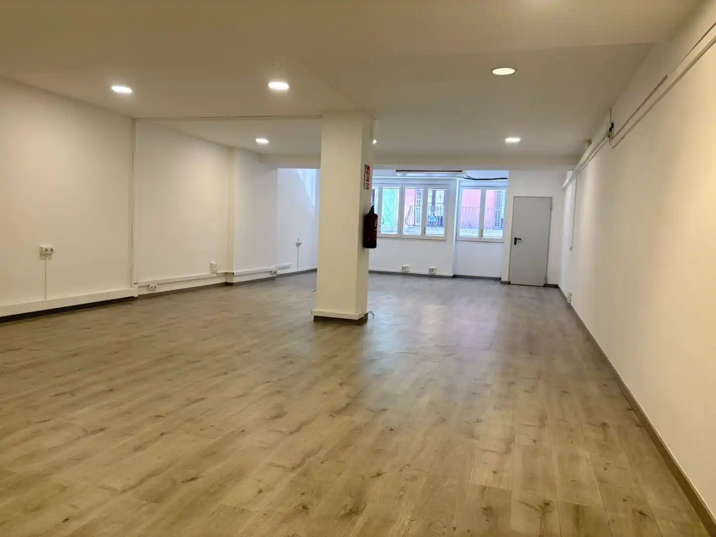 Office for rent in Barcelona  with Air Conditioner