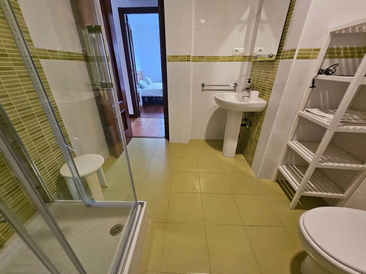 Baño de Piso en venta en Alfoz de Lloredo con Aire acondicionado