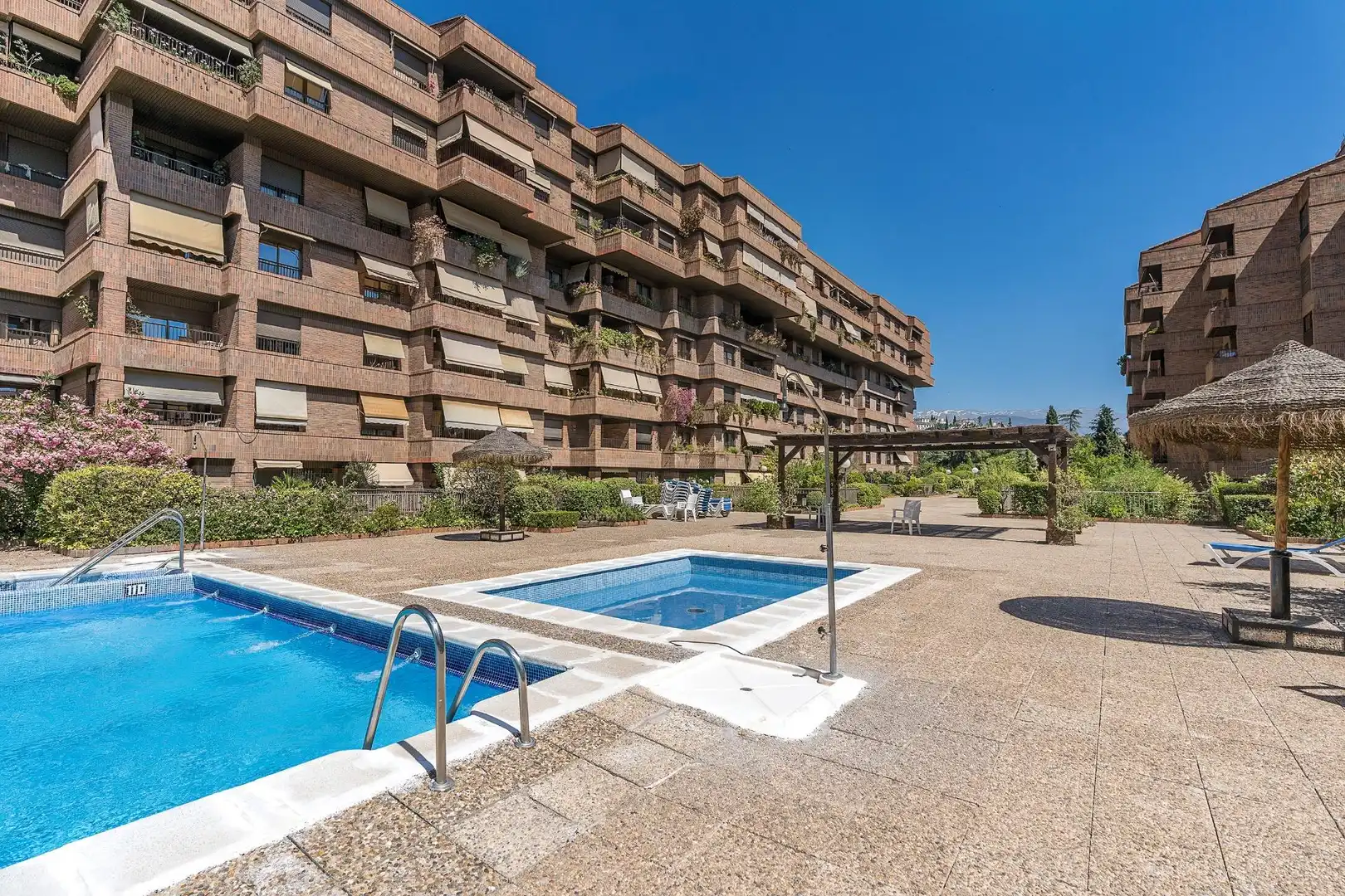 Swimming pool of Ground floor for sale in Granada  with Air Conditioner, Private garden and Furnished