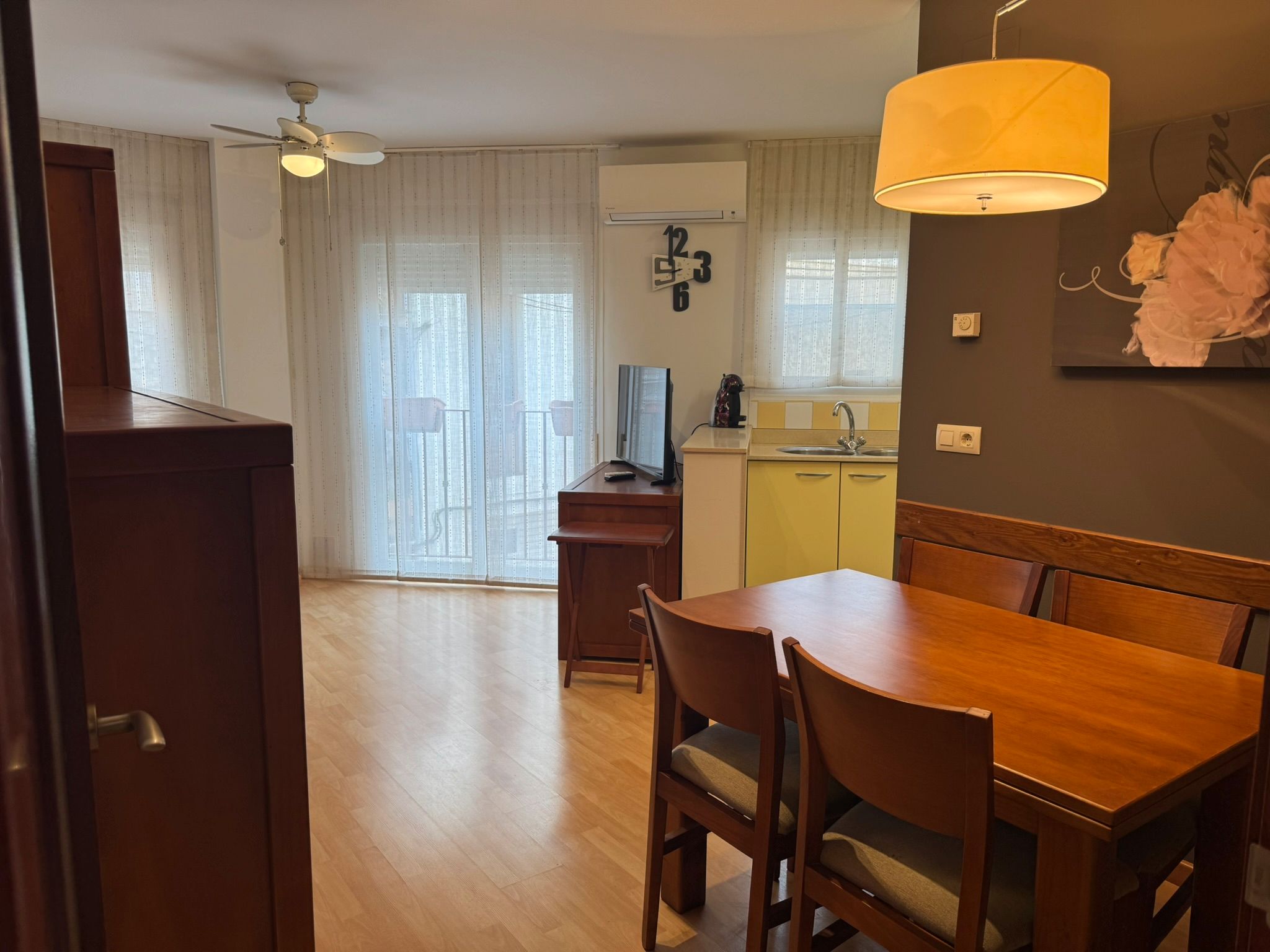 Comedor de Piso en venta en Tàrrega con Calefacción, Amueblado y Horno