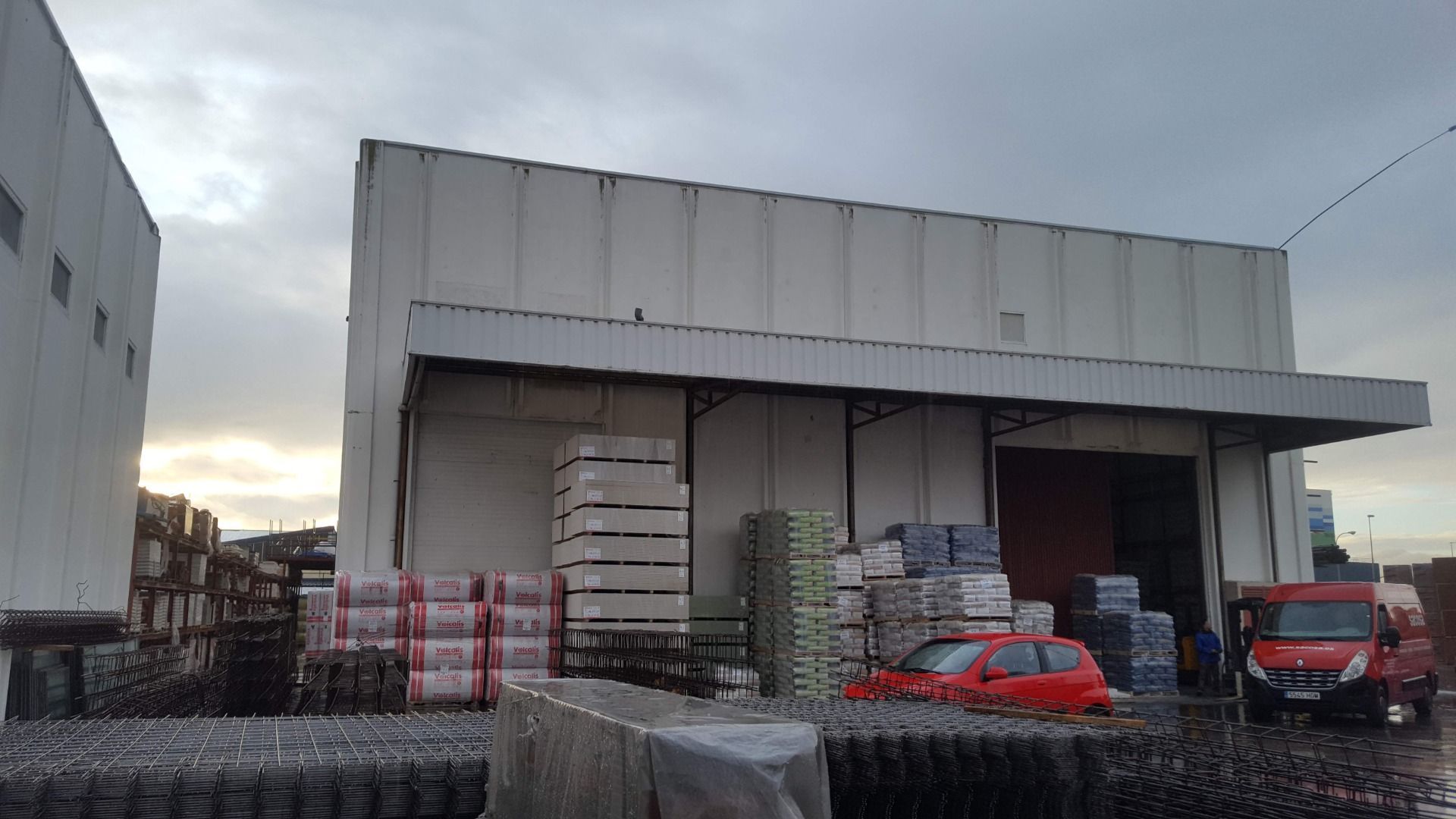 Exterior view of Industrial buildings for sale in Alcalá de Henares