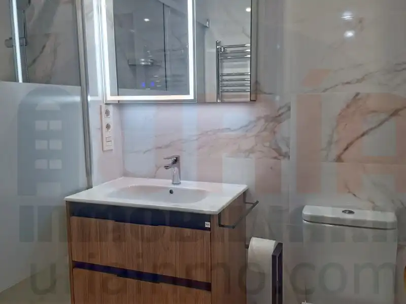 Baño de Piso de alquiler en Oviedo  con Calefacción, Amueblado y Lavadora