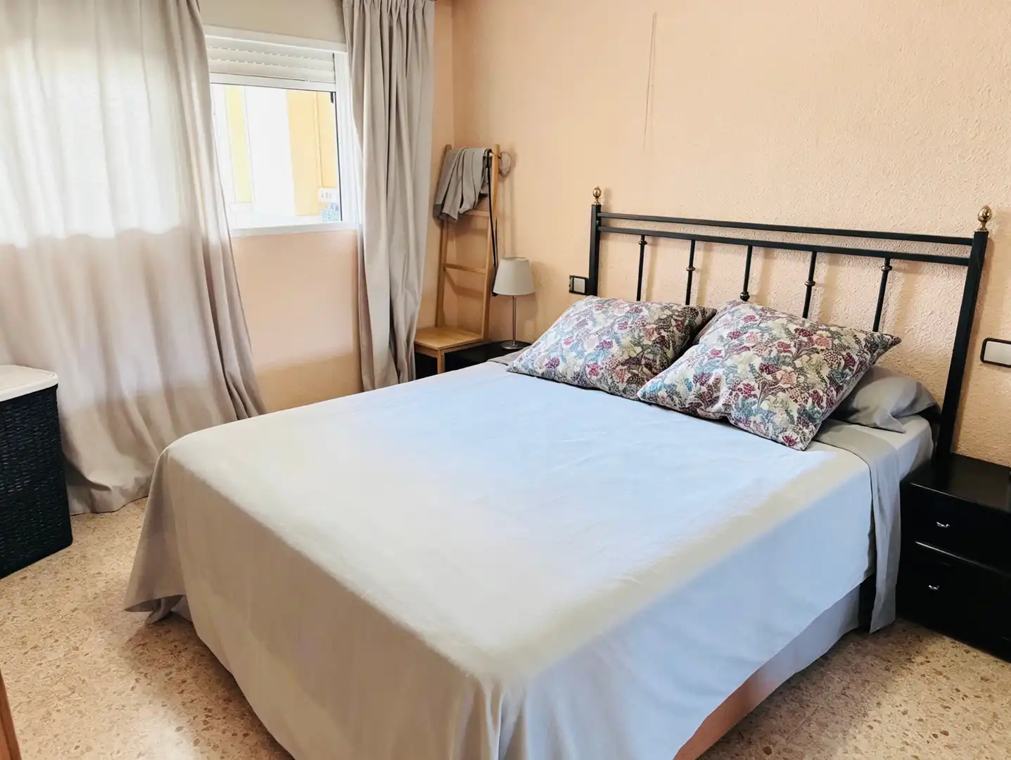Bedroom of Flat for sale in Valencia  with Air Conditioner, Heating and Terrace
