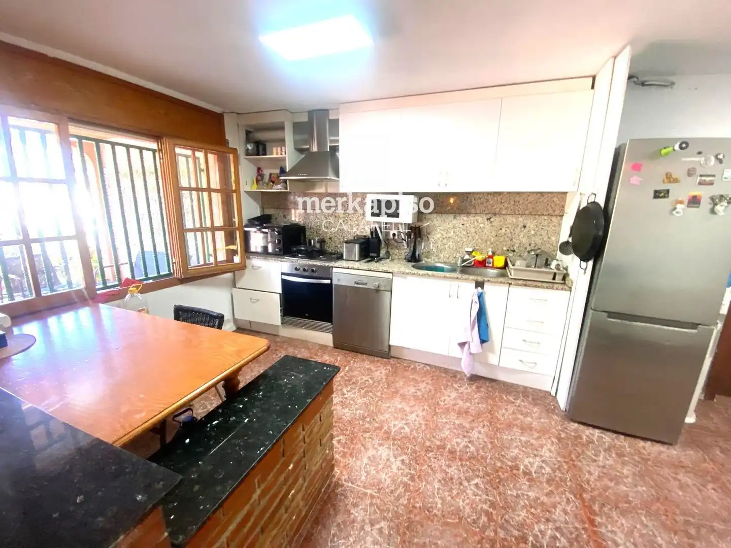 Cuina de Casa o xalet en venda en Cunit amb Jardí privat, Terrassa i Traster