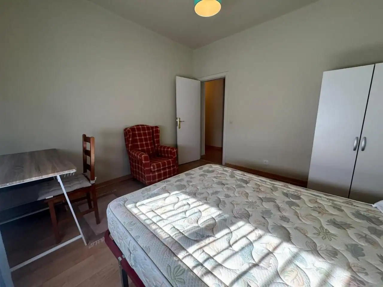 Schlafzimmer von Wohnung zur Miete in Vigo  mit Heizung und Möbliert
