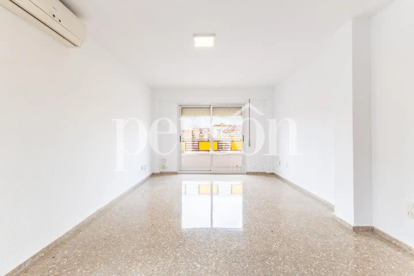 Wohnzimmer von Wohnung zur Miete in Valencia mit Klimaanlage, Terrasse und Balkon