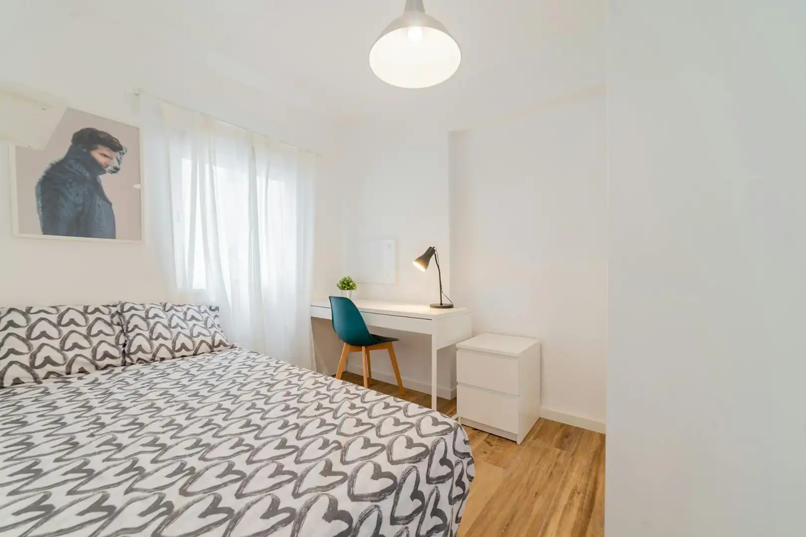 Bedroom of Flat for share in Valencia  with Furnished, Washing machine and Internet