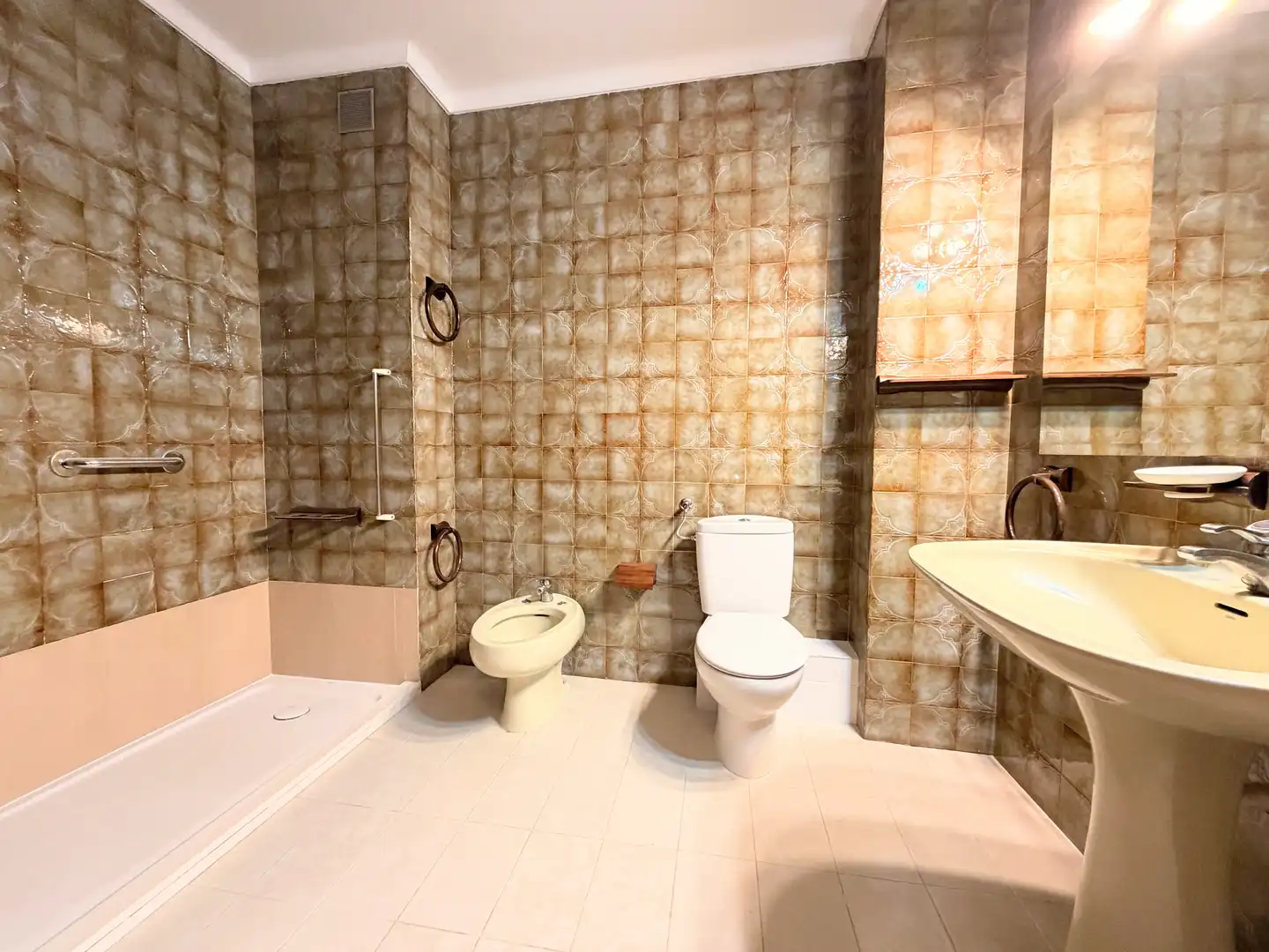Baño de Piso en venta en Vilanova i la Geltrú con Calefacción y Horno