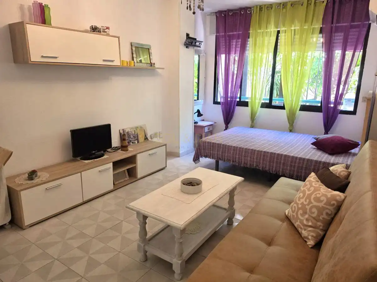 Sala de estar de Estudio en venta en Torremolinos con Aire acondicionado, Calefacción y Amueblado