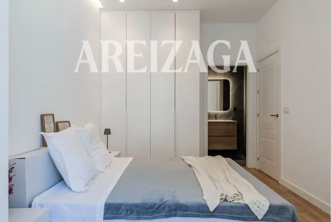 Bedroom of Flat for sale in Donostia - San Sebastián   with Heating, Terrace and Balcony