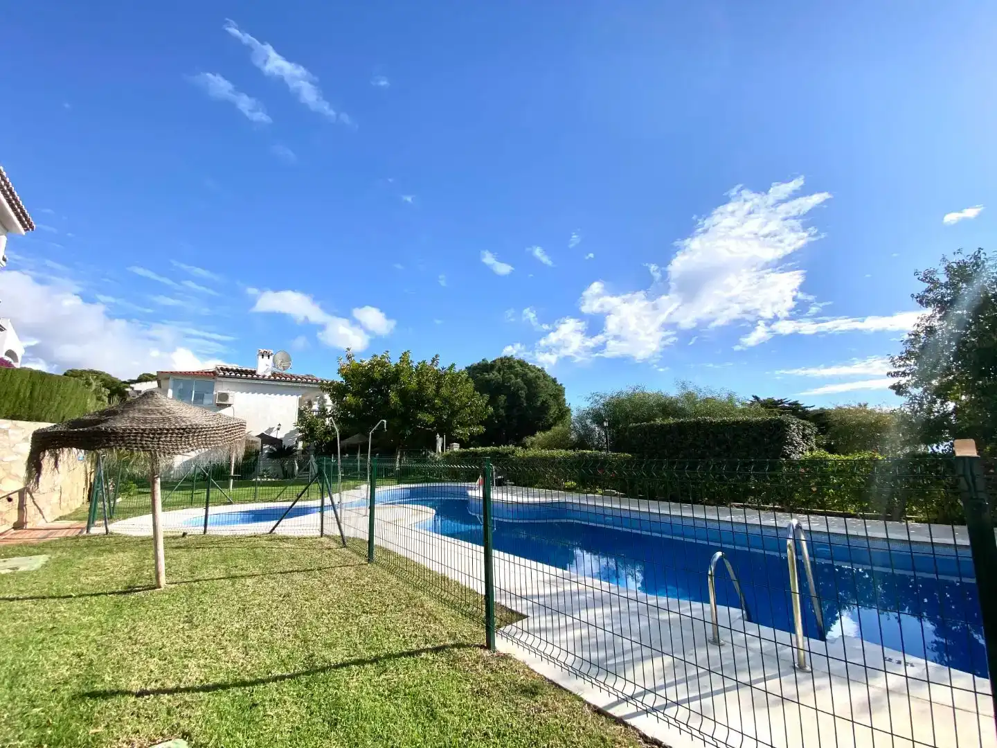 Schwimmbecken von Wohnung zur Miete in Mijas mit Schwimmbad