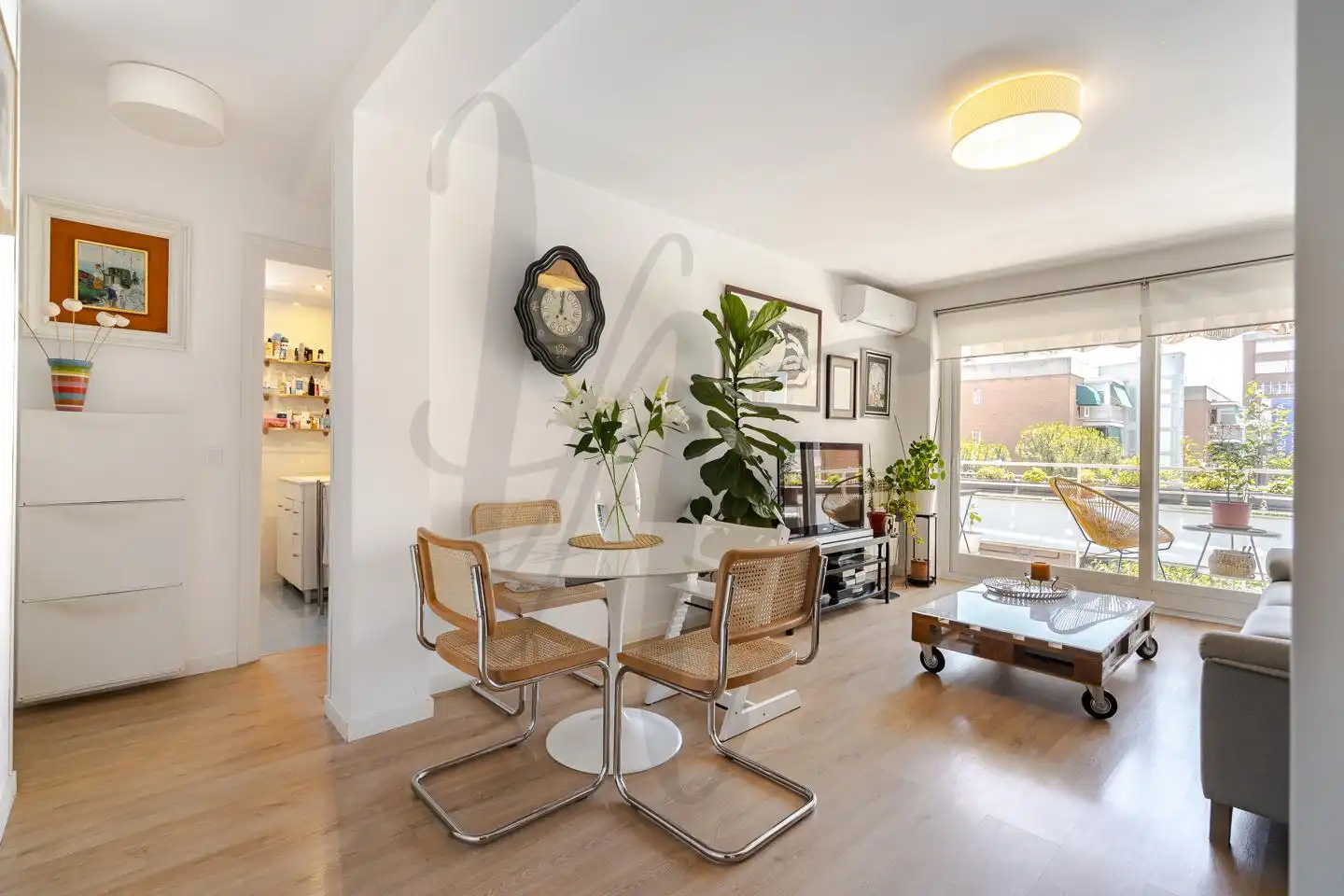 Flat for sale in Carril Del Conde, Canillas