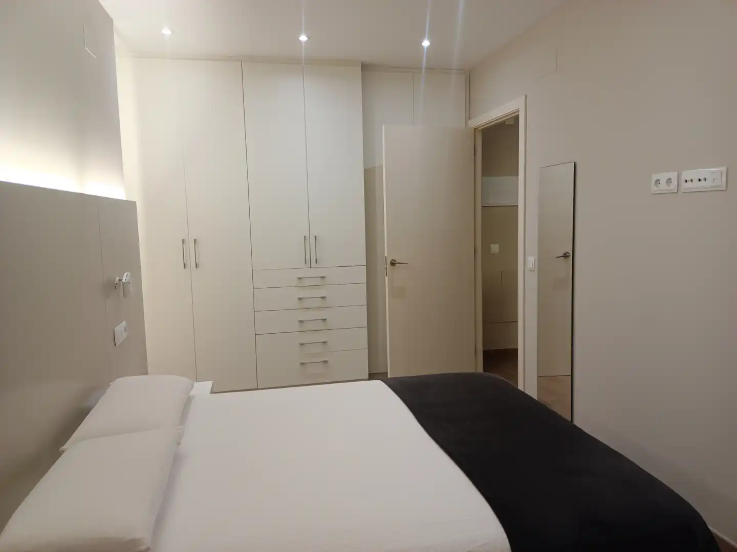 Dormitori de Apartament de lloguer en Lleida amb Aire condicionat, Calefacció i Moblat