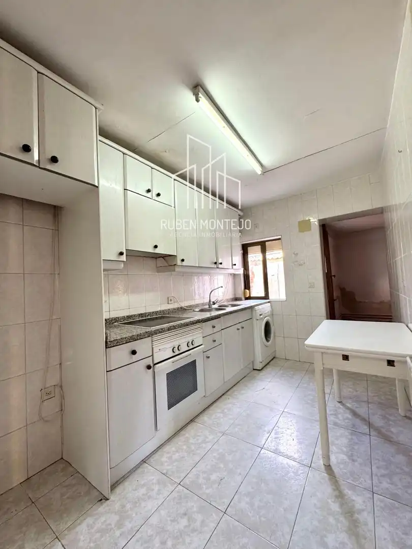 Cocina de Casa adosada en venta en Gomecello con Calefacción, Terraza y Trastero