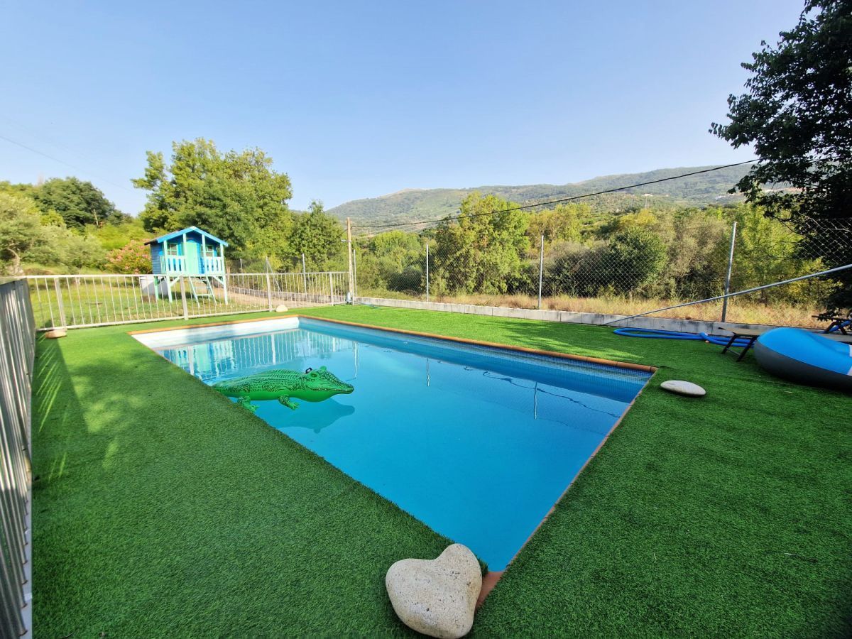 Piscina de Casa o xalet en venda en Casas del Castañar amb Aire condicionat, Calefacció i Traster