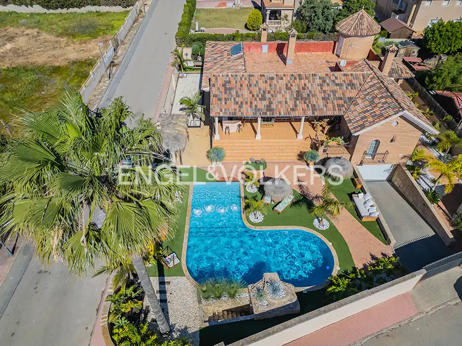 Exterior view of Houses for sale in San Vicente del Raspeig / Sant Vicent del Raspeig  with Air Conditioner, Heating and Private garden
