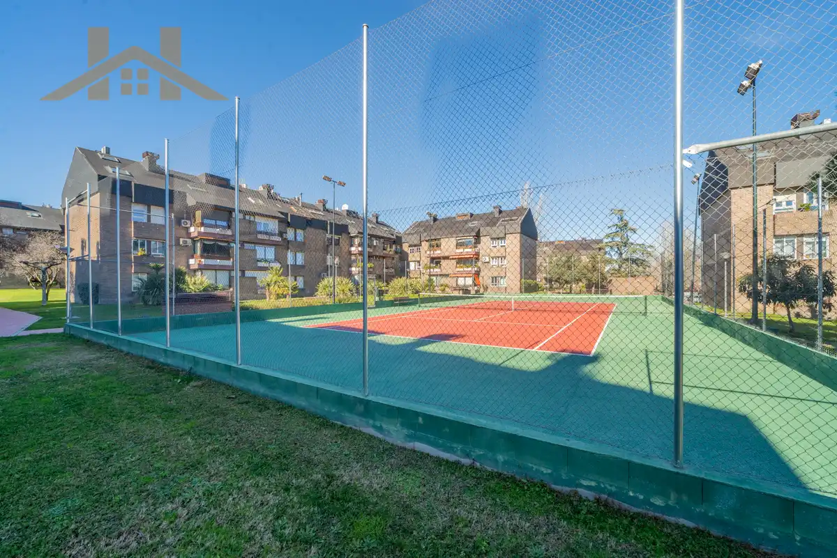 Vista exterior de Pis en venda en Majadahonda amb Aire condicionat, Calefacció i Terrassa