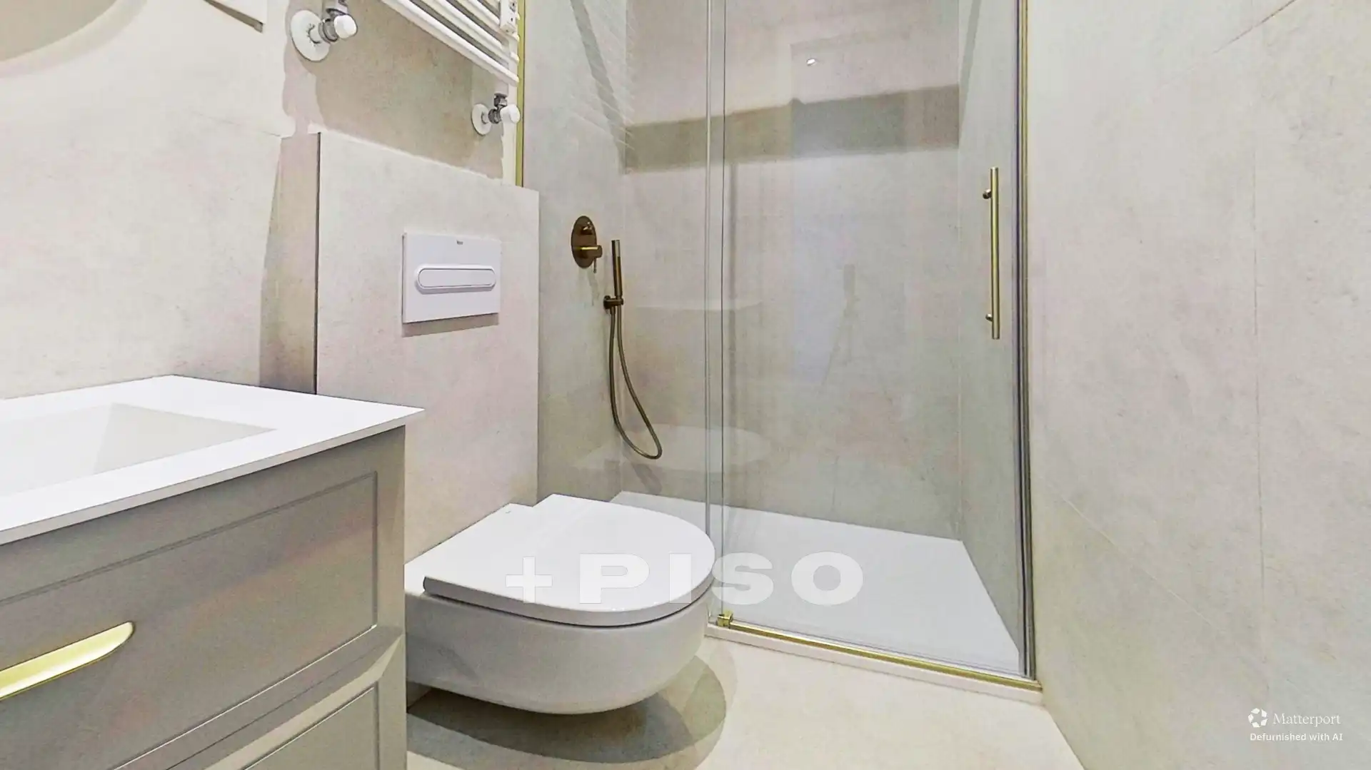 Badezimmer von Dachboden zum Verkauf in Madrid mit Klimaanlage, Terrasse und Möbliert