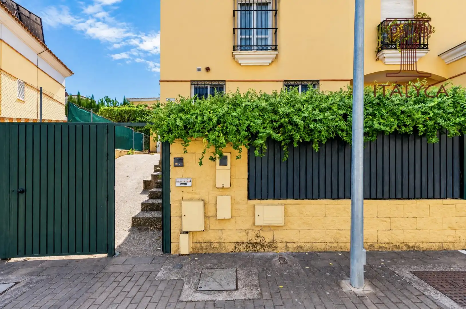 Casa aparellada amb terrassa en venda a Avenida Avenida Clara Campoamor, imagen 2