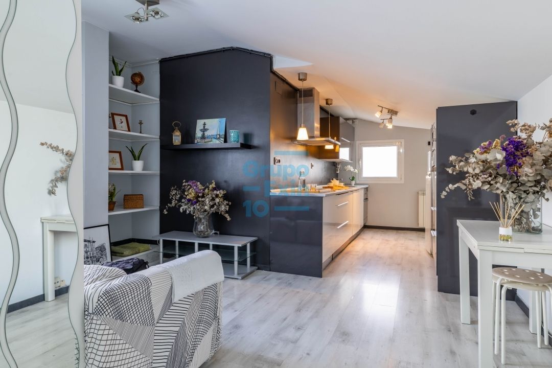 Kitchen of Attic for sale in Donostia - San Sebastián   with Heating, Parquet flooring and Furnished