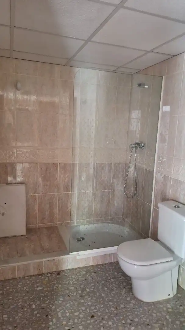 Baño de Oficina de alquiler en Oliva con Aire acondicionado y Terraza