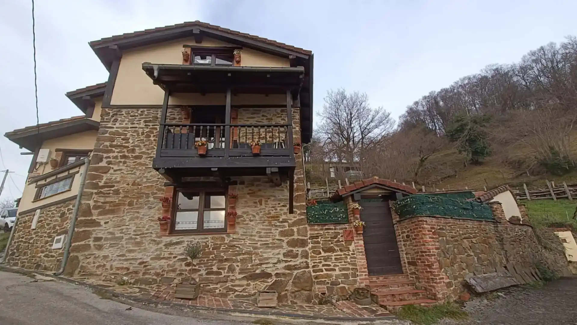 Vista exterior de Finca rústica en venda en Mieres (Asturias) amb Balcó