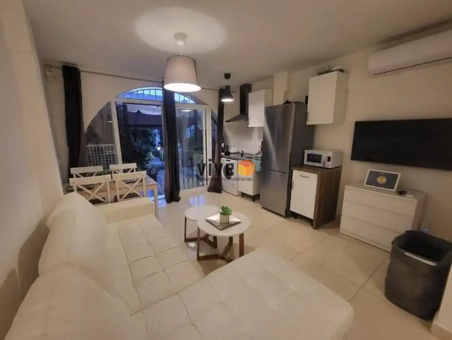 Sala de estar de Casa o chalet en venta en Estepona con Aire acondicionado, Jardín privado y Terraza