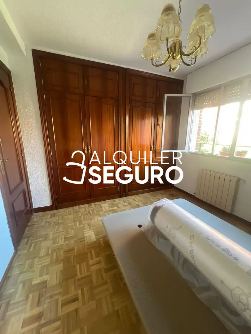 Bedroom of Flat for rent in Madrid  with Heating, Terrace and Furnished