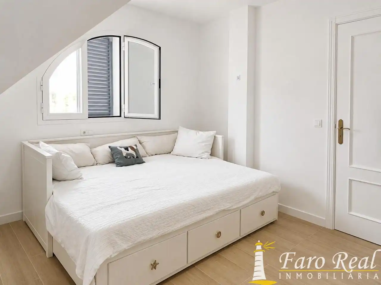 Dormitori de Apartament en venda en Sanlúcar de Barrameda amb Traster i Moblat