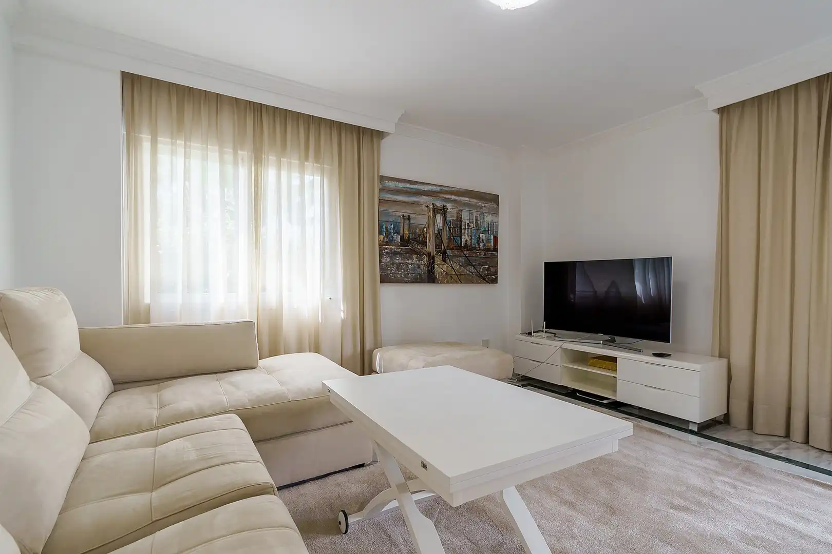 Sala d'estar de Planta baixa de lloguer en Marbella amb Terrassa, Piscina i Piscina comunitària