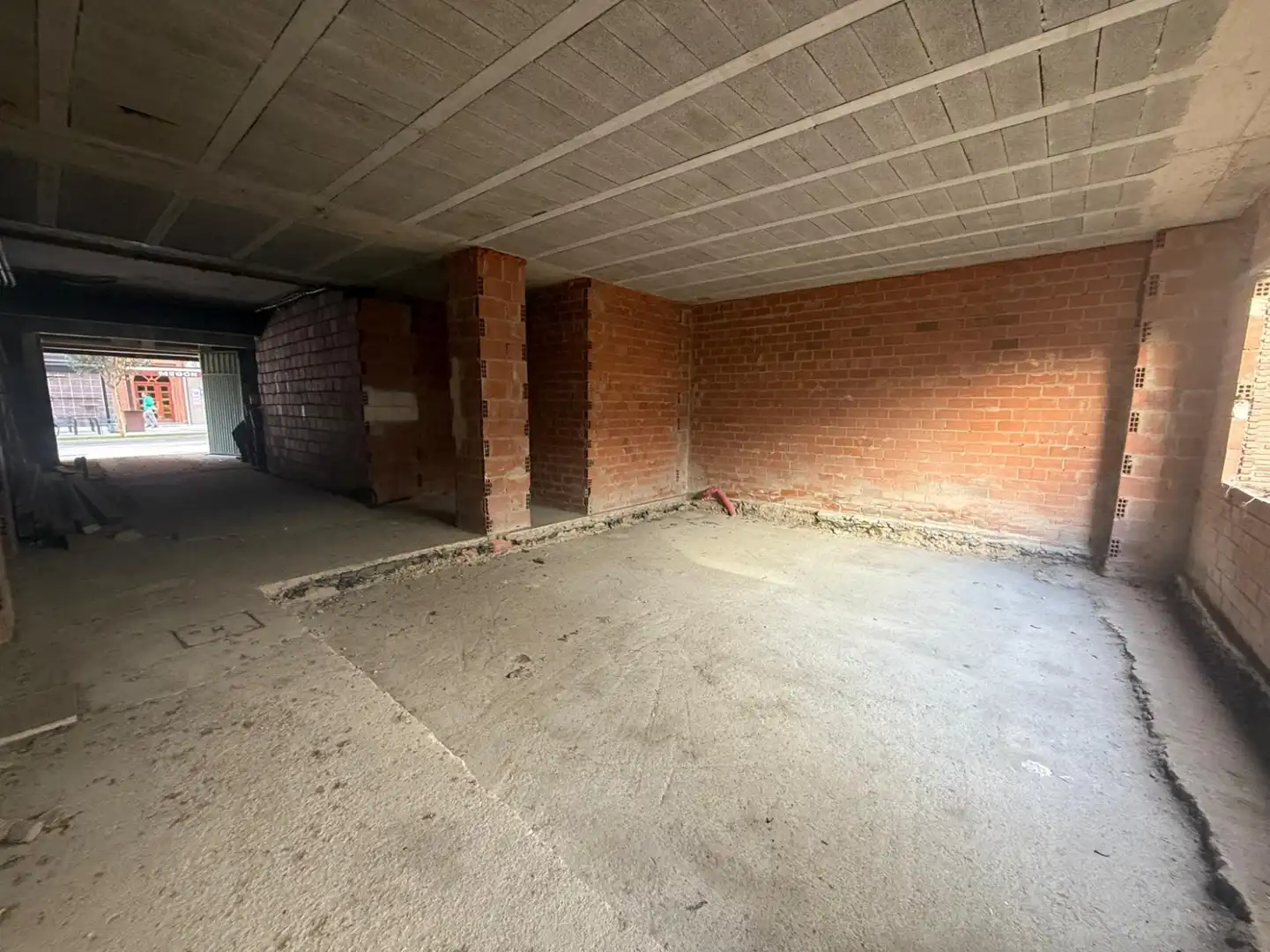 Local comercial en venta en Avilés - Plaza del Carbayedo 21, imagen 2