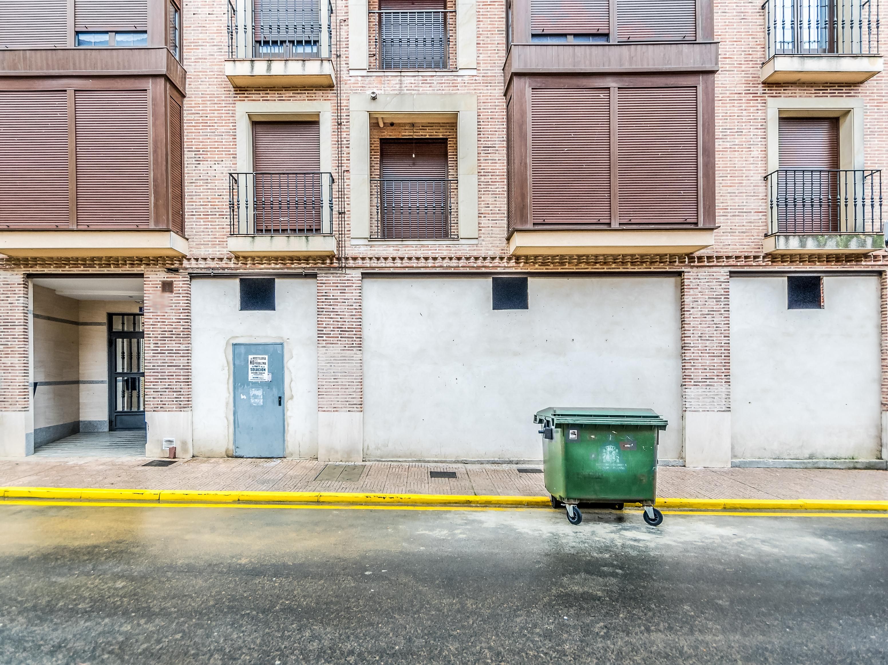 Vista exterior de Local en venda en Saldaña amb Calefacció