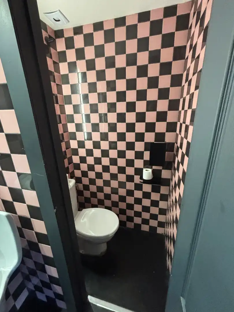 Baño de Local en traspaso en Madrid con Aire acondicionado y Terraza