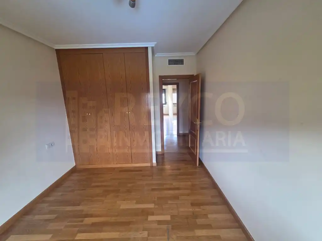 Habitación de Piso en venta en  Logroño