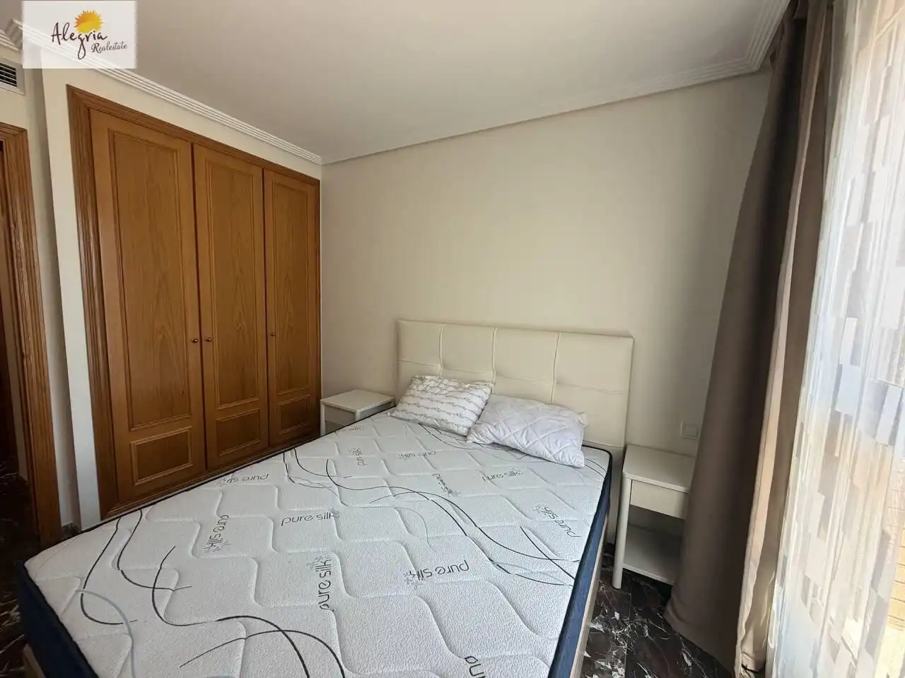 Dormitori de Apartament de lloguer en Valencia amb Aire condicionat, Calefacció i Jardí privat