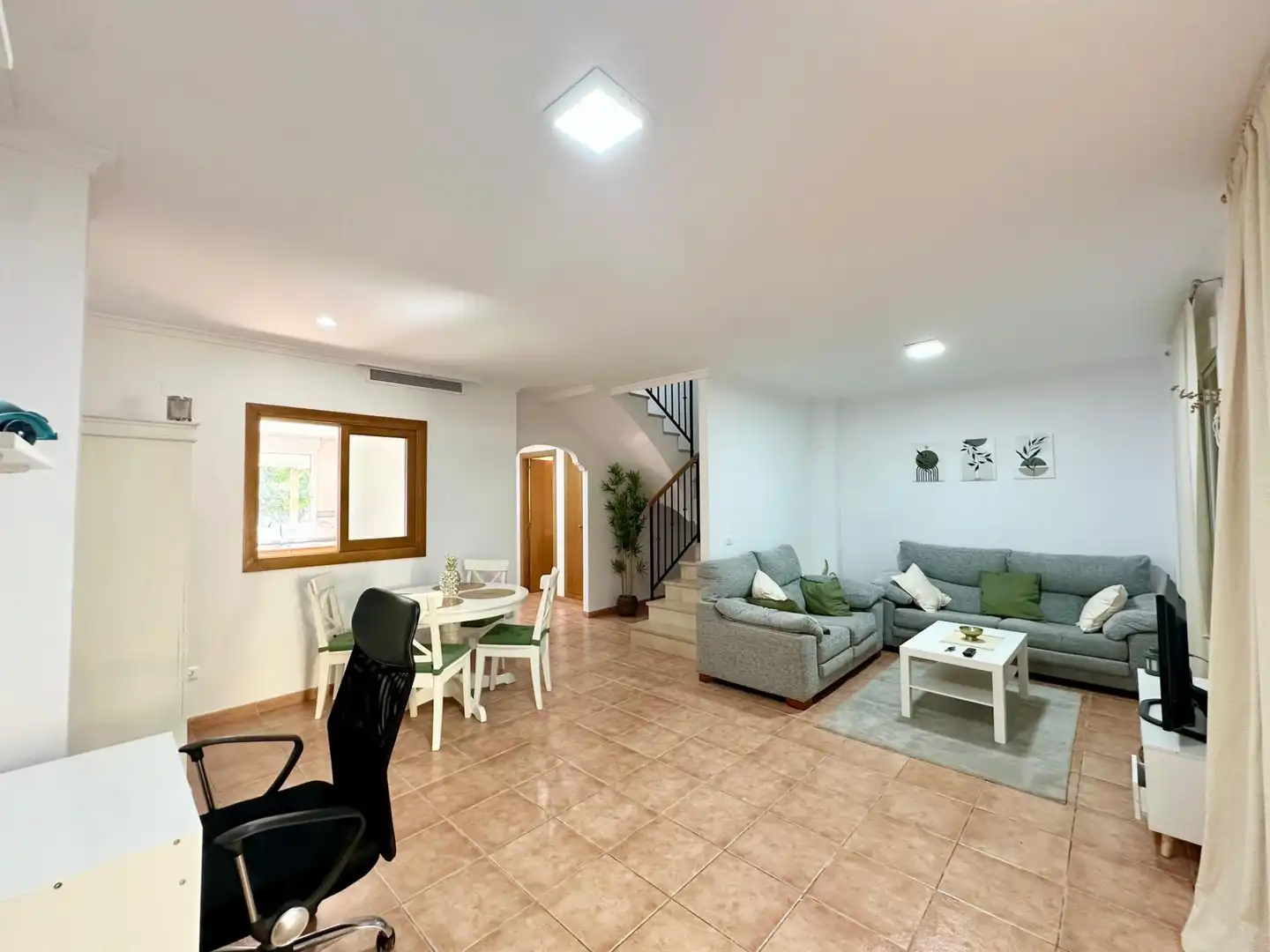 Sala d'estar de Casa adosada de lloguer en Alzira amb Jardí privat, Terrassa i Moblat