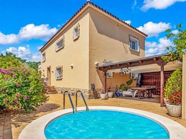 Casa amb piscina en venda a Puigmal - Mas Nou