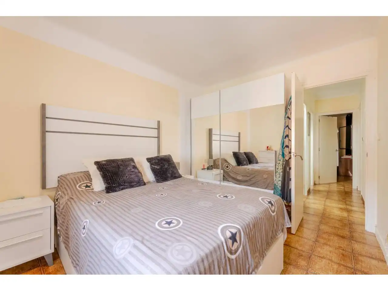 Bedroom of Flat for sale in Girona  with Heating and Balcony