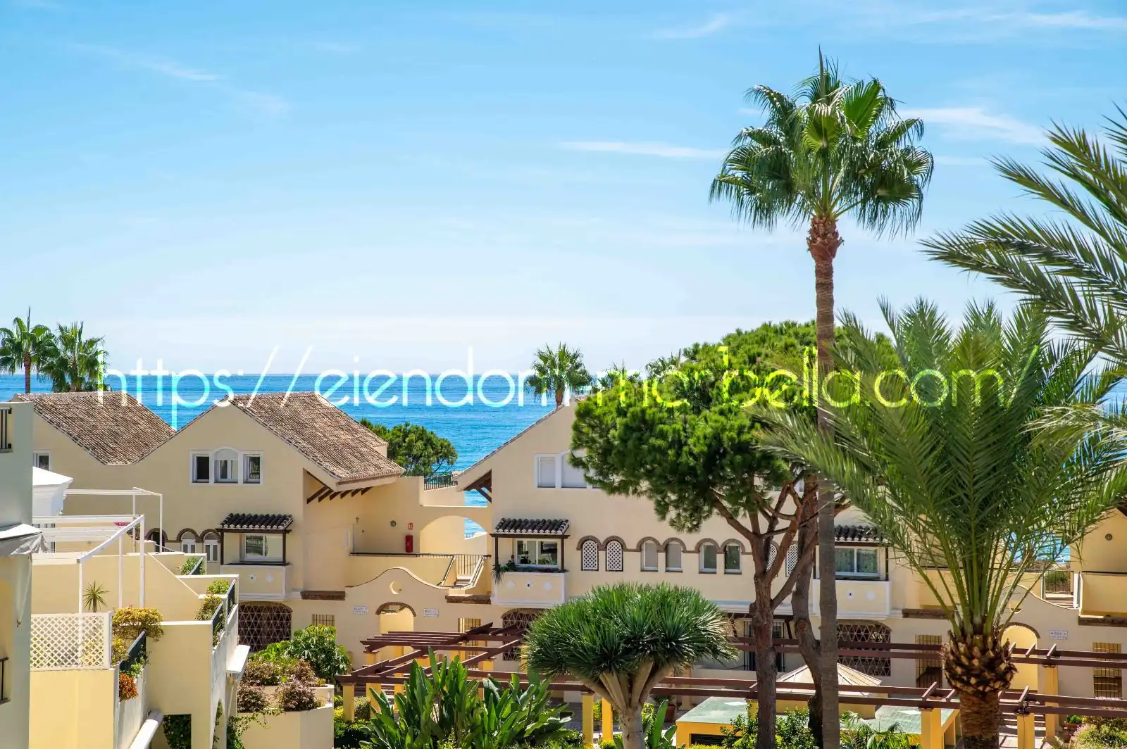 Vista exterior de Dúplex en venda en Marbella amb Aire condicionat, Terrassa i Traster