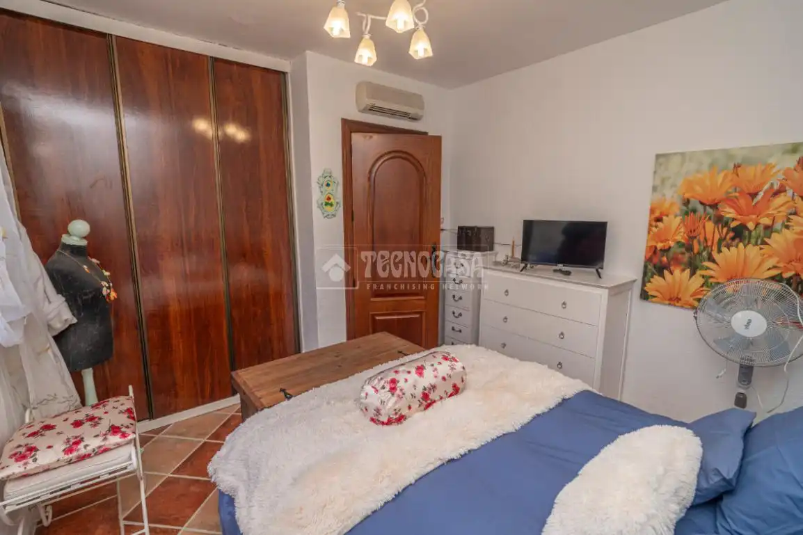 Dormitori de Finca rústica en venda en Linares amb Aire condicionat, Terrassa i Traster